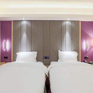 Deluxe Twin Bed Room